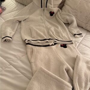 Barefoot dreams Minnie Hoodie and Pants Set